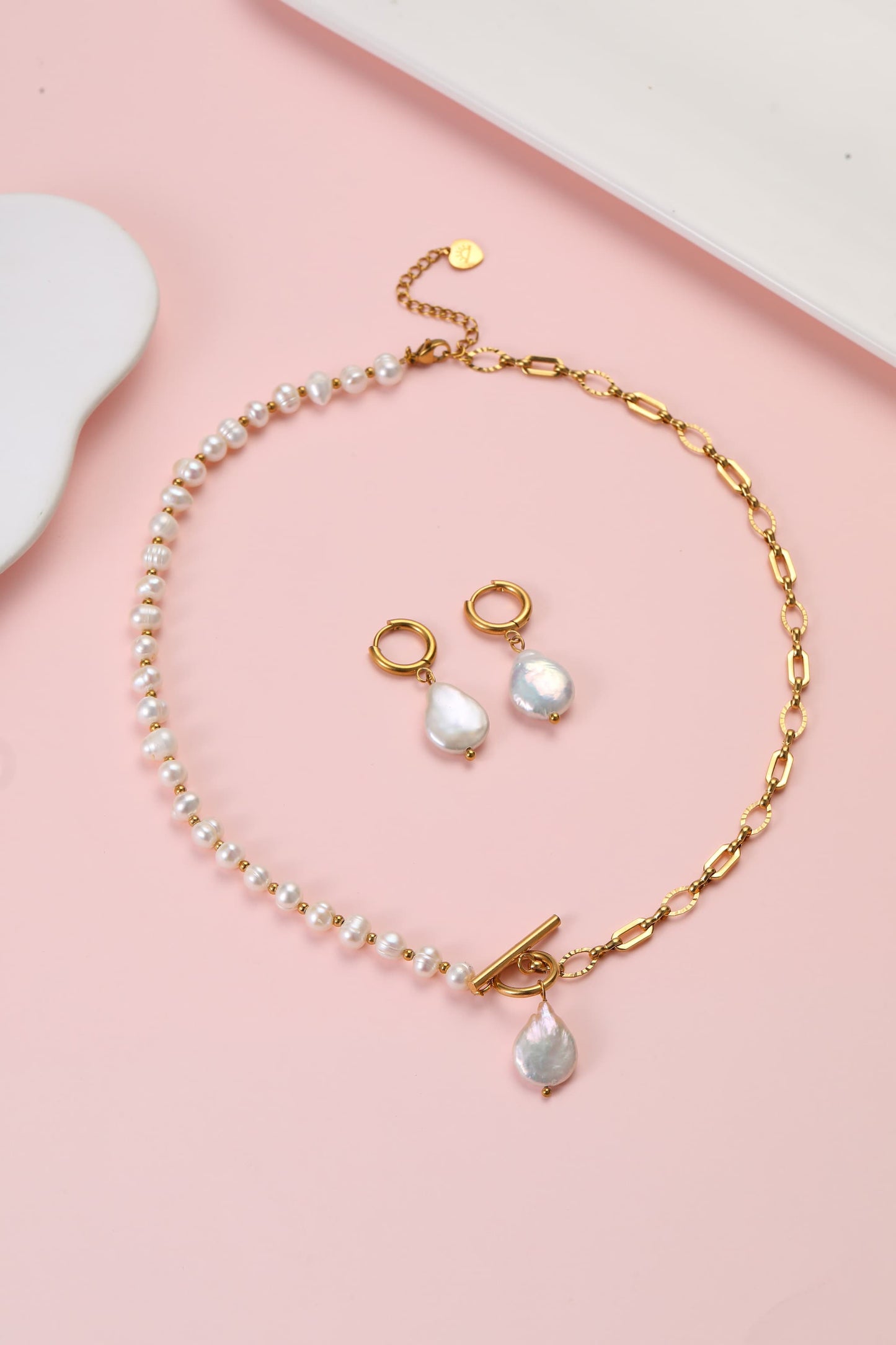 Havana Pearl Necklace